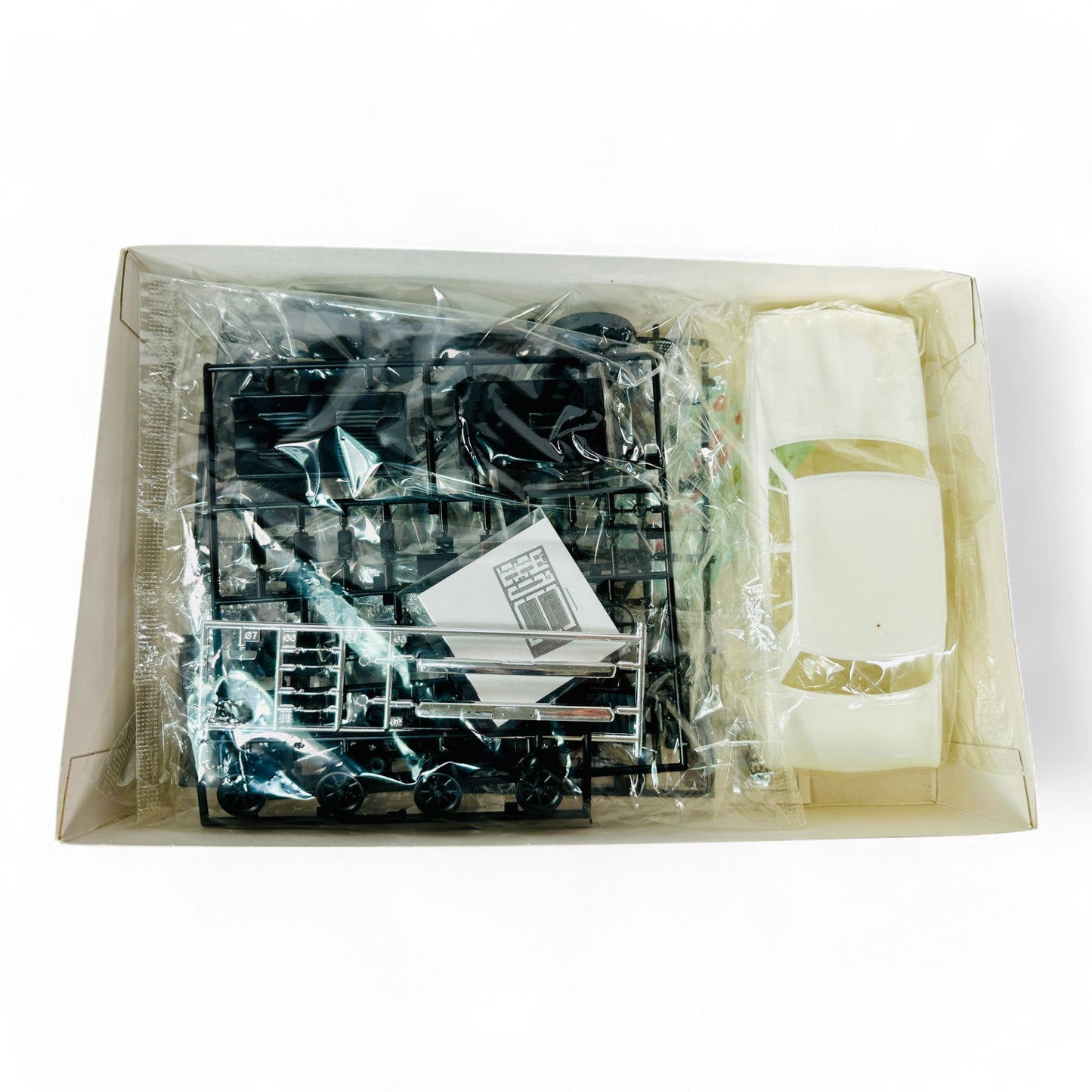 1/24 Nissan Skyline 2000GT-R 4 portes（PGC10）